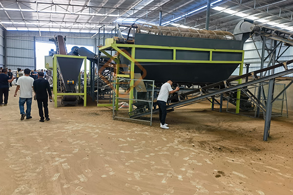 滾筒篩分機(jī).jpg 滾筒篩分機(jī).jpg