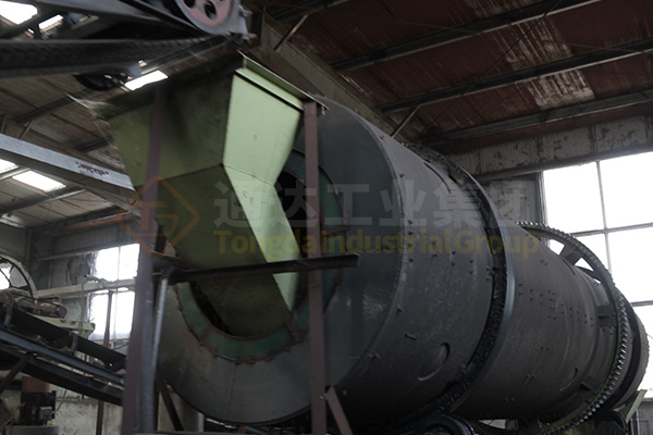 新疆年產(chǎn)十萬噸有機(jī)無機(jī)復(fù)混肥生產(chǎn)線裝車發(fā)貨 新疆年產(chǎn)十萬噸有機(jī)無機(jī)復(fù)混肥生產(chǎn)線裝車發(fā)貨