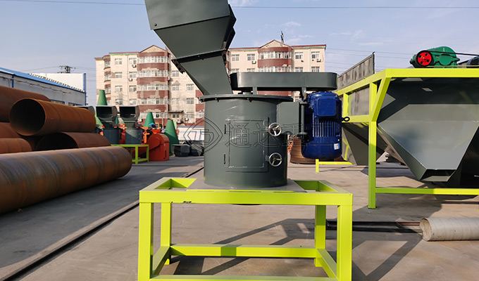 立式粉碎機(jī)4.jpg 立式粉碎機(jī)4.jpg