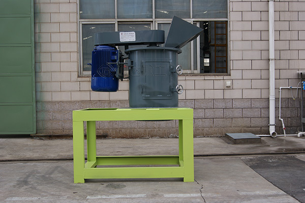 立式粉碎機(jī).jpg