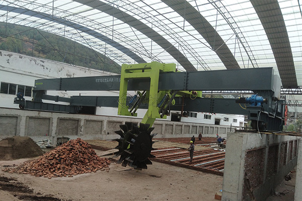 通達(dá)重工定制各種型號跨度輪盤翻堆機(jī)