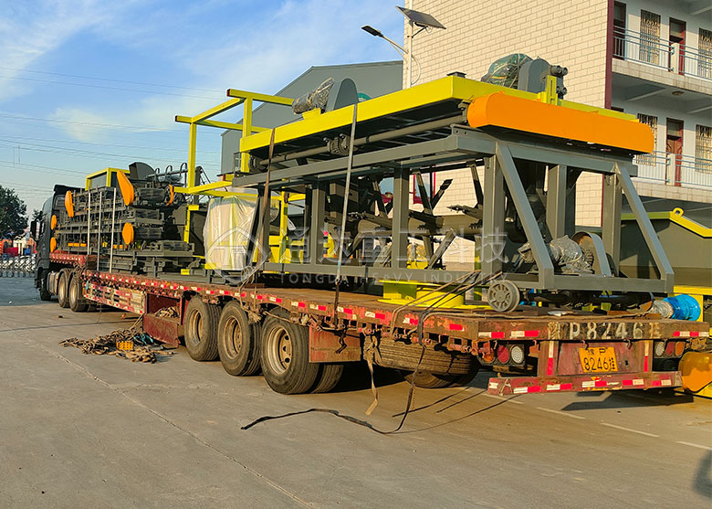 吉林客戶有機(jī)肥生產(chǎn)線及翻拋機(jī)發(fā)貨3.jpg 吉林客戶有機(jī)肥生產(chǎn)線及翻拋機(jī)發(fā)貨3.jpg