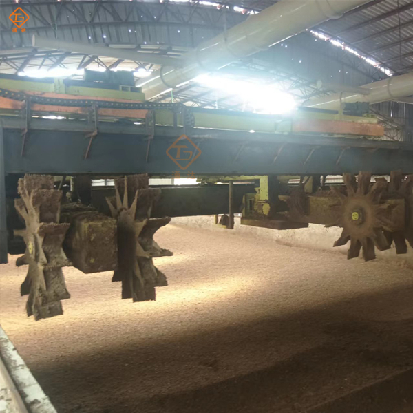 輪盤翻堆機(jī)7.jpg 輪盤翻堆機(jī)7.jpg